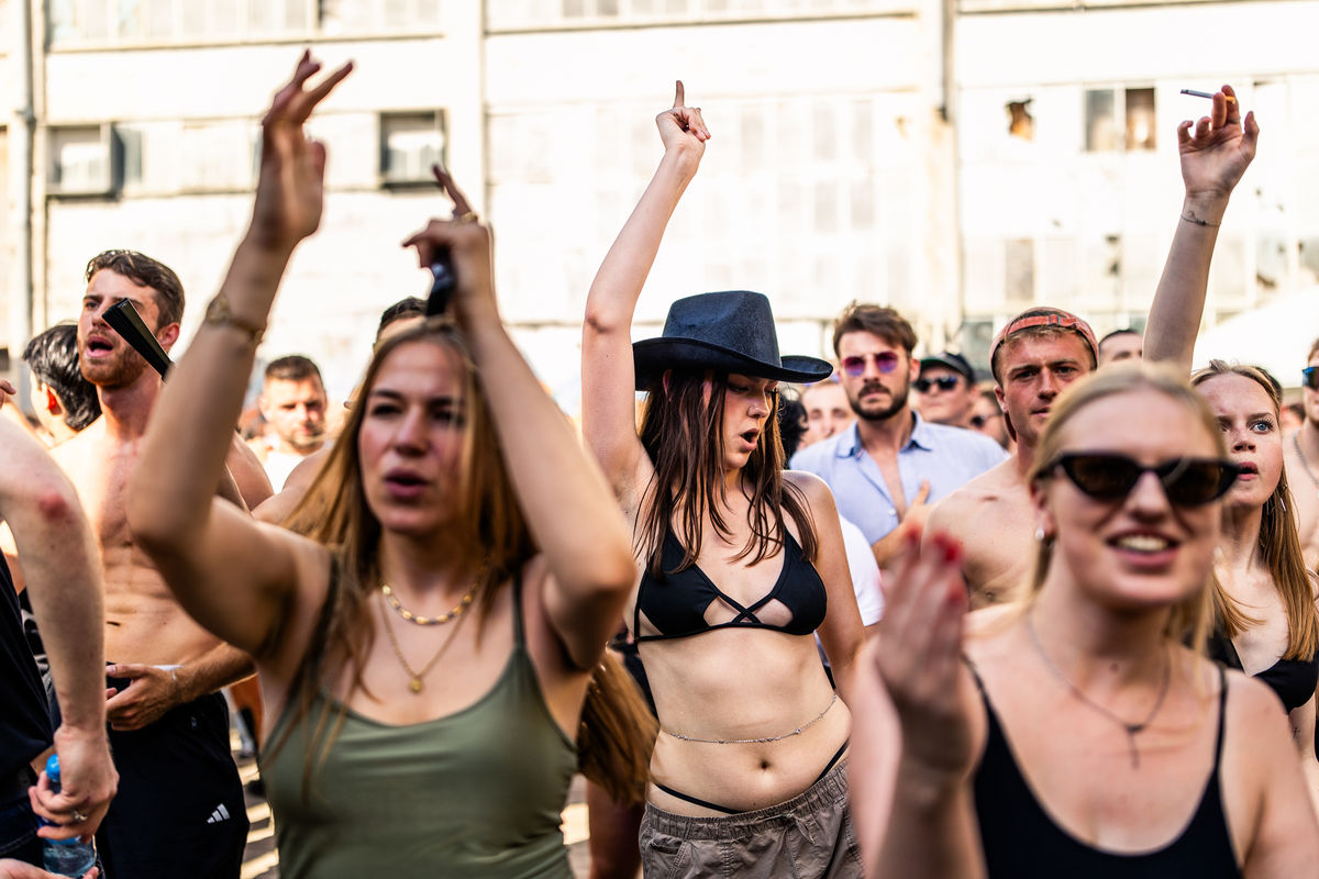 Loading... just a sec